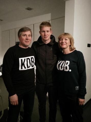 Anna De Bruyne with her son, Kevin De Bruyne and husband.